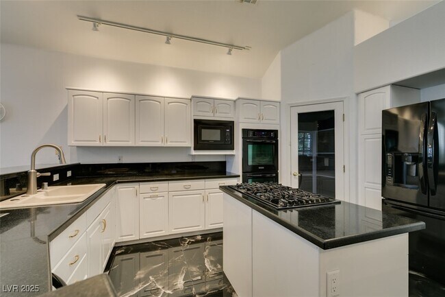 Building Photo - 174 Buena Ct