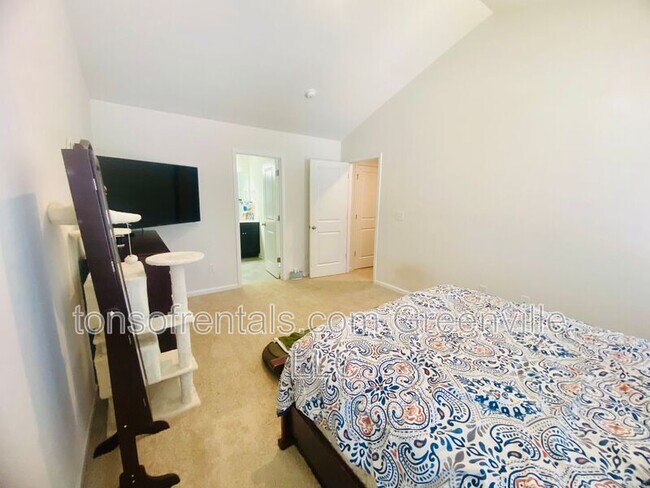 Building Photo - 255 Millen Dr