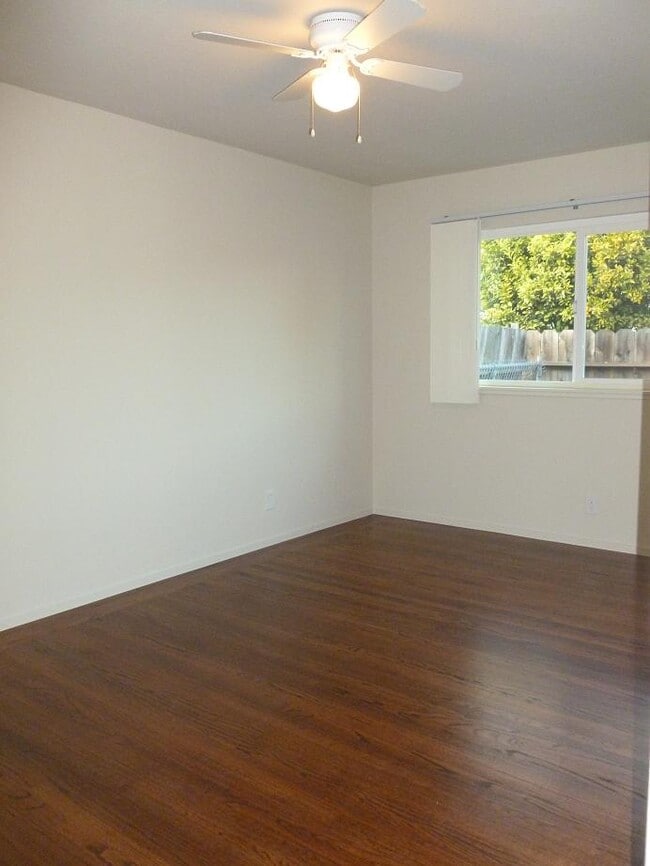 Building Photo - 437 Central Ct