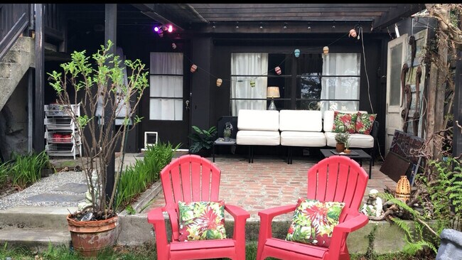 Building Photo - 4136 Beach Dr SW