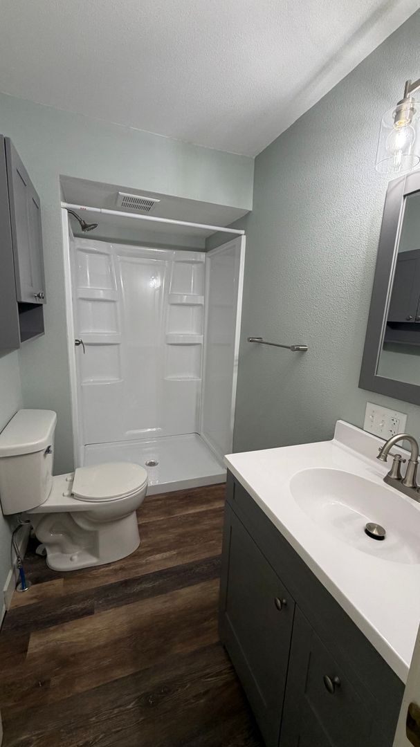 Building Photo - Newly Renovated 1BR | All Utilities Included | Prime Location