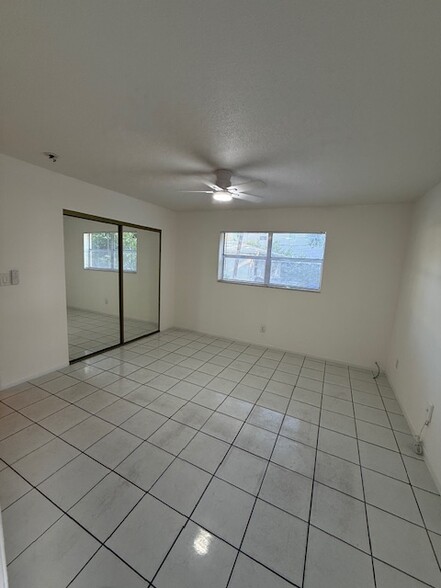 Building Photo - 1020 N 18th Ct