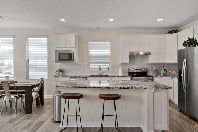 Building Photo - 6724 Cat Singer Cir