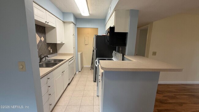 Building Photo - 10200 Belle Rive Blvd