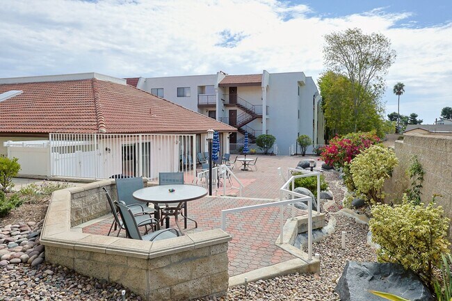 Building Photo - Beautiful 2 Bed, 2 Bath Condo in 62+ Community – Furnished or Unfurnished