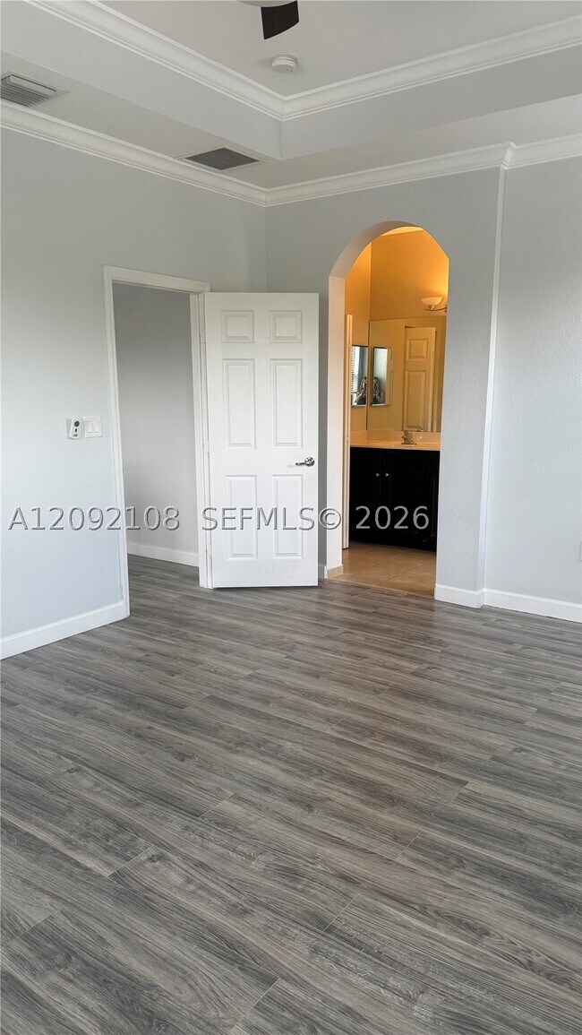 Building Photo - 3301 W 89th Terrace