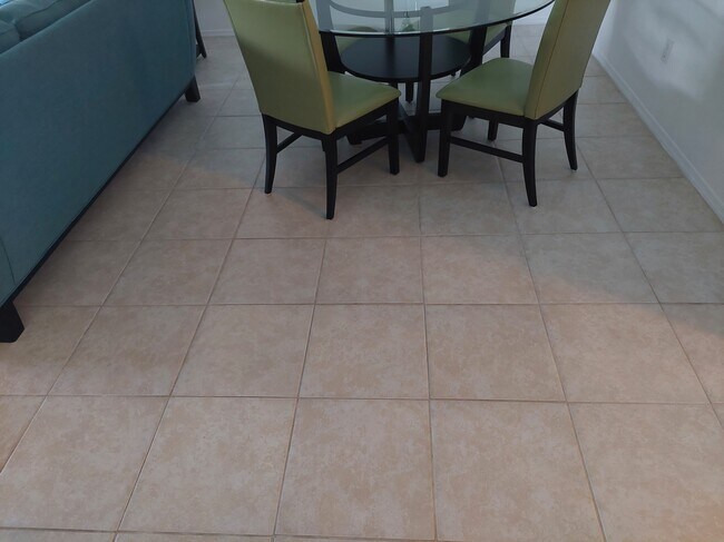 Building Photo - 1628 Tudor Ln