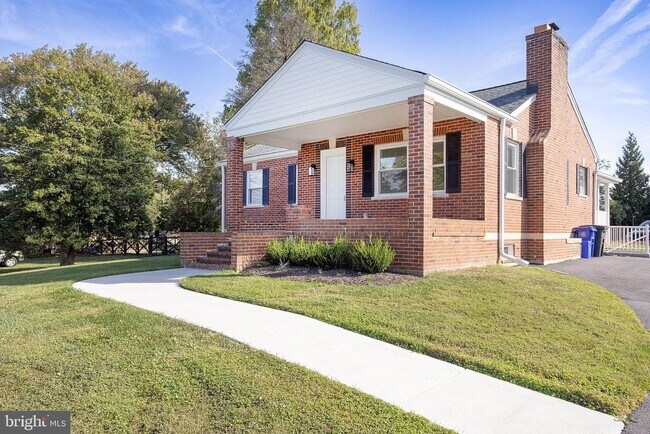 Building Photo - 21411 Montgomery Ave