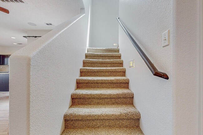 Building Photo - 3 bedroom, 2 1/2 Bath Pulte Ocotillo Model Home