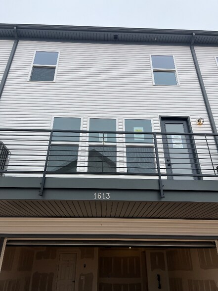Building Photo - 1613 Blanche St