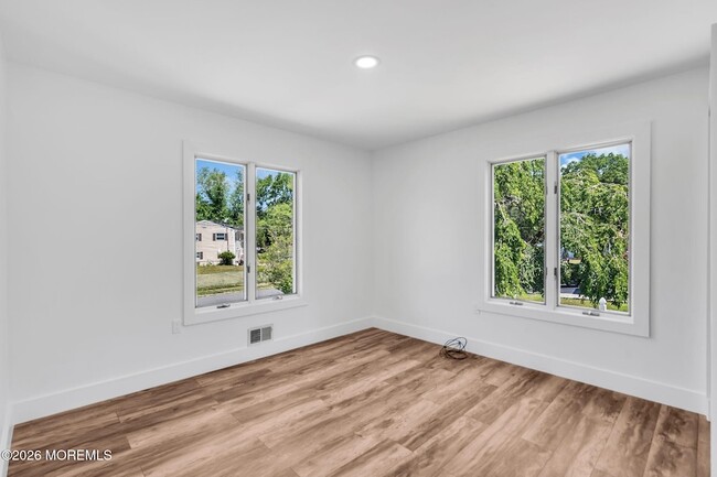 Building Photo - 24 Woodlark Rd