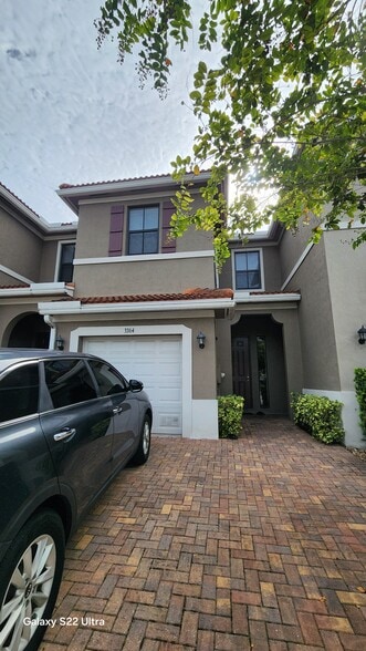 Primary Photo - 3364 NW 10th Ave