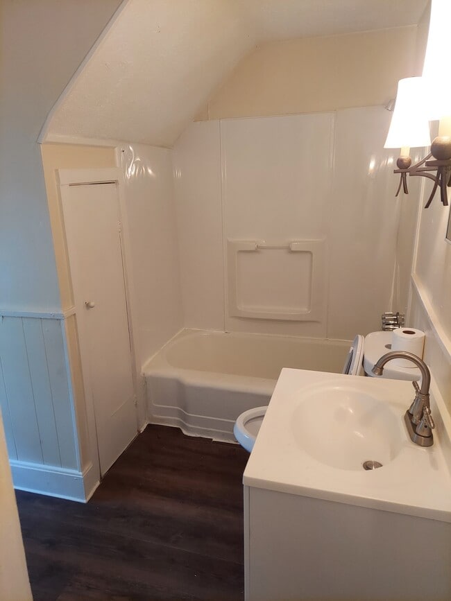 Building Photo - 412 Hickory Chapel Rd