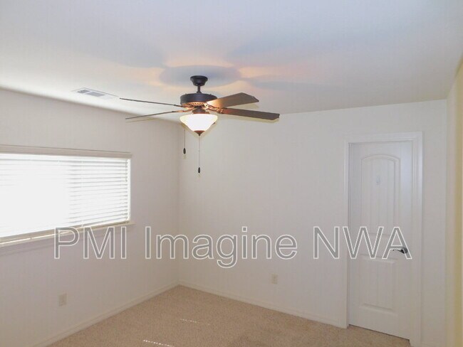 Building Photo - 2632 N Arroyo Ave