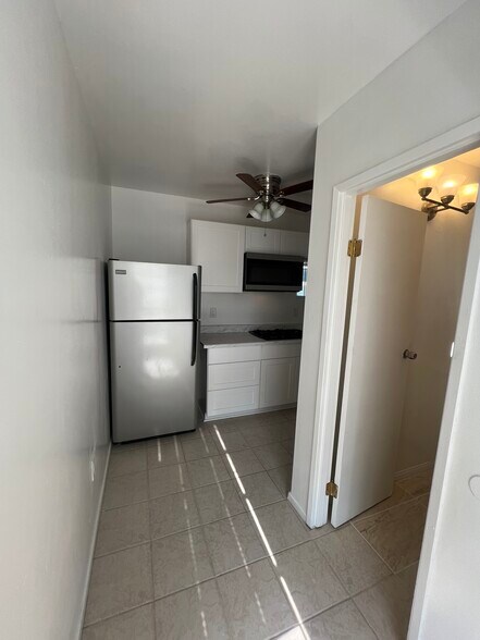 Entry way - 122 E Quintard St