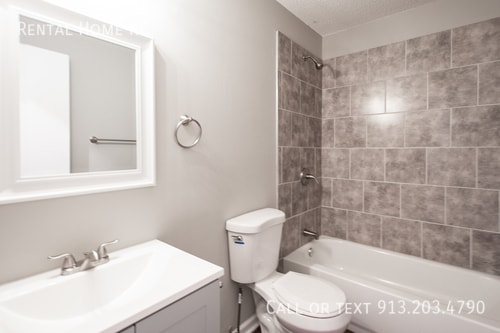 Building Photo - 1226 E Cothrell-