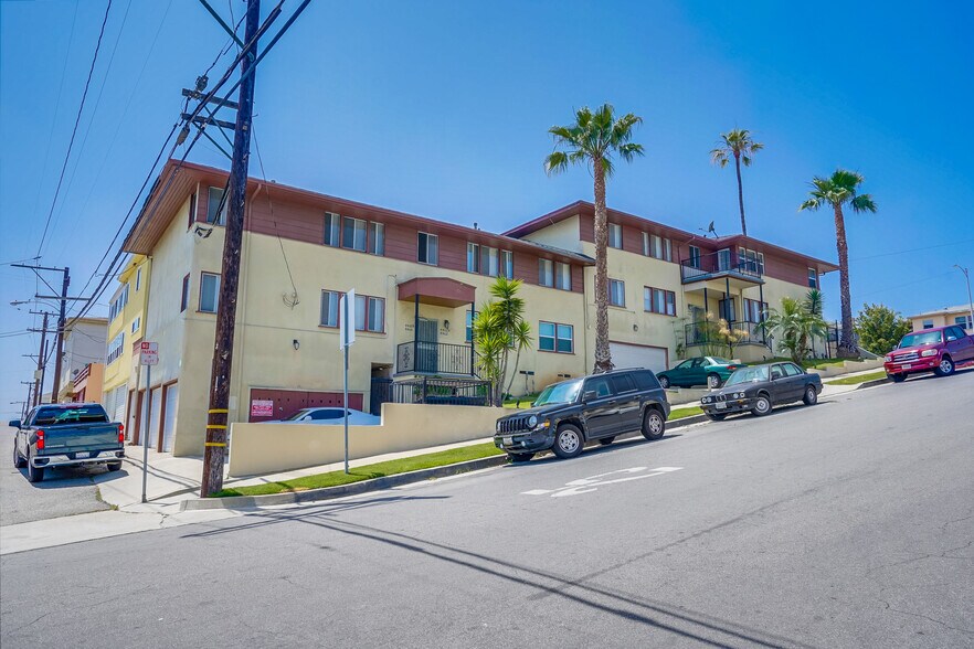 Primary Photo - 4460-4466 1/2 W 59th St