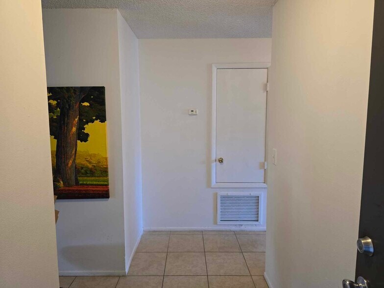 Building Photo - 419 Banana Cay Dr