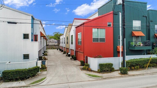 Building Photo - 3044 Commerce St