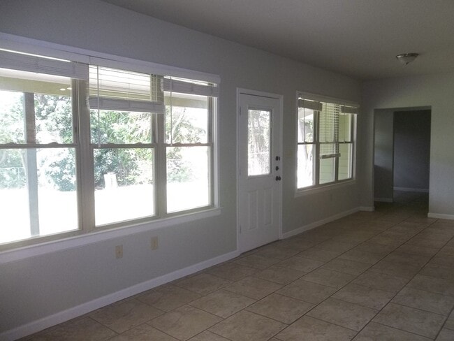 Building Photo - 210 Loma Vista Dr