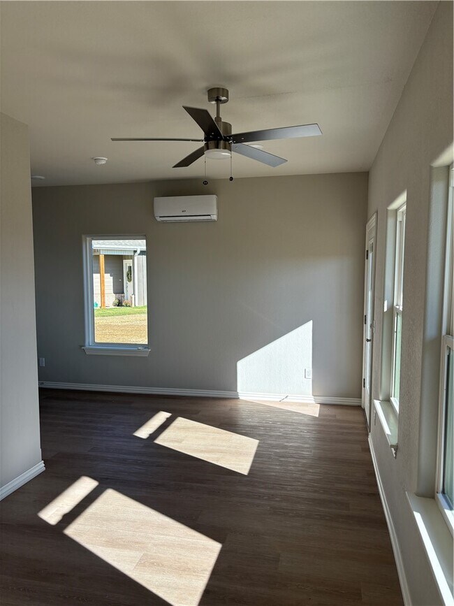 Building Photo - 1303 SW Poigai Wy