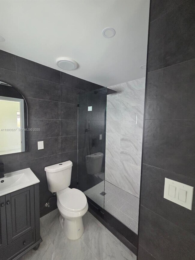 Building Photo - 2615 NW 62nd Ave