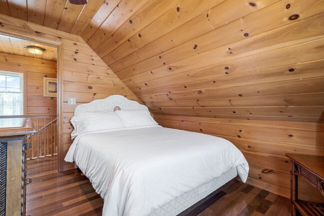 Building Photo - 2 Traynor St