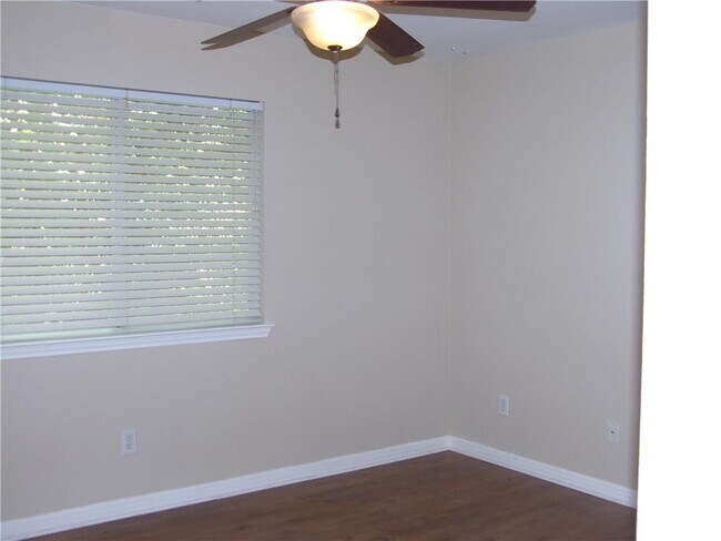 Building Photo - 2054 Kimbrook Dr