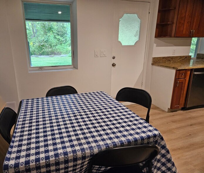 Building Photo - 21 Hall Ave