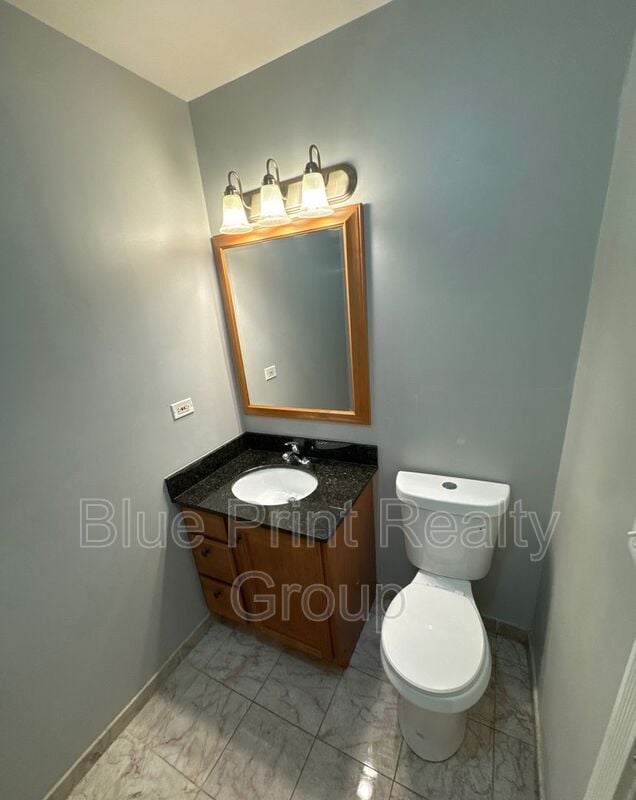 Building Photo - 1540 E 67th Pl