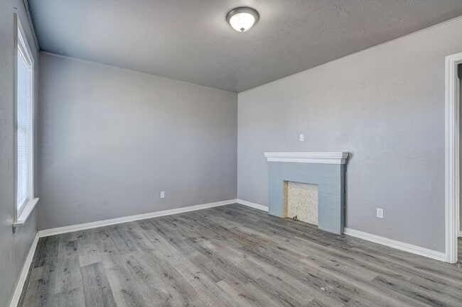 Building Photo - Prime Location! 2BR/1BA with Flex Room Hom...