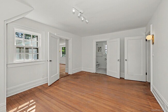 Building Photo - 53 Cortlandt Ave