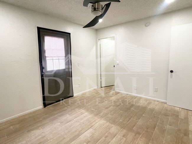 Building Photo - 423 S Terry Ln