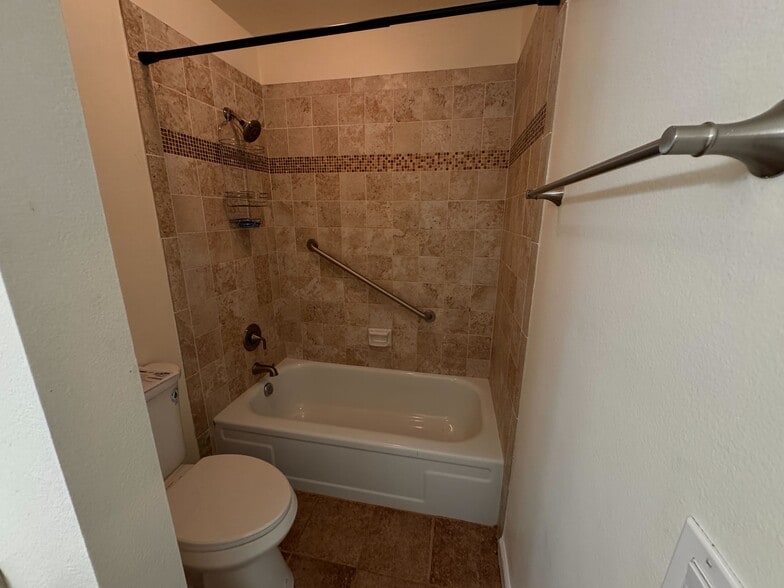 Second Bathroom - 11049 Autumnwind Ln