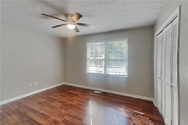 Building Photo - 121 Chantilly Ln