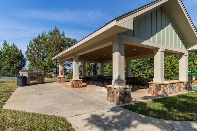 Building Photo - 3 bedroom 2.5 Townhouse with Office in Lak...