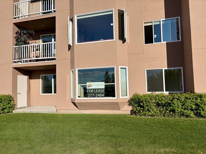 Building Photo - 726 O Pl