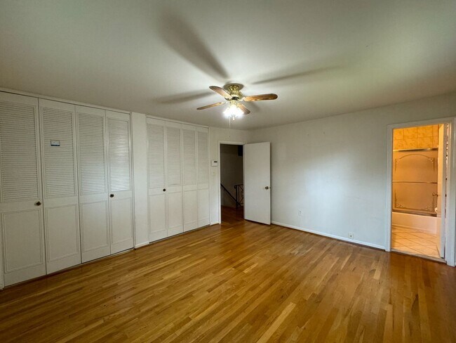 Building Photo - Spacious 4 Bed 3 Bath Home With Fully Fenc...
