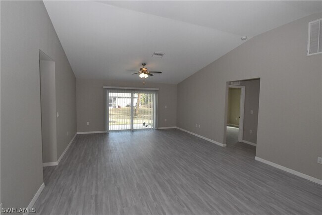 Building Photo - 3718 Donahue Ave