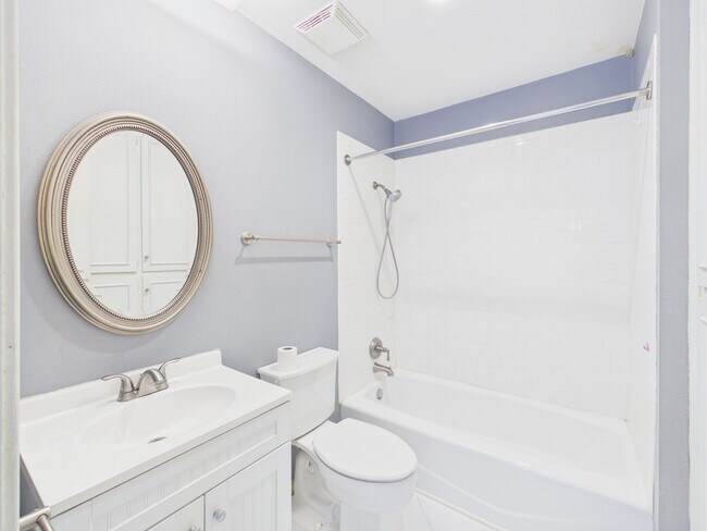 Building Photo - 1 bed/1 bath Condominium Ready for tenant!