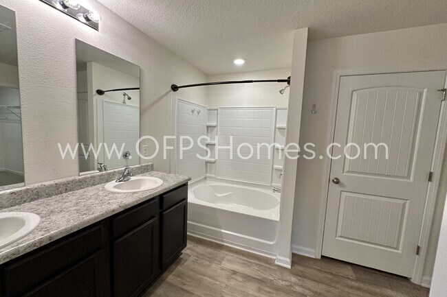 Building Photo - 812 Moorhen Wy