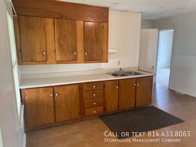 Building Photo - 418 Huron St