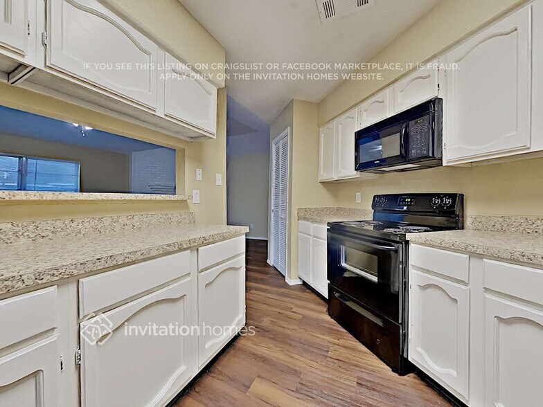 Building Photo - 6530 Bridgegate Dr