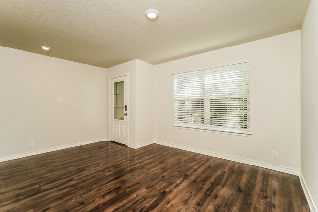 Building Photo - First time rental! 5 bedroom located in the desirable Redbird Ranch Subd.