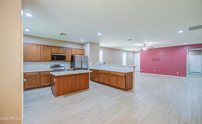 Building Photo - 6826 W Charter Oak Rd