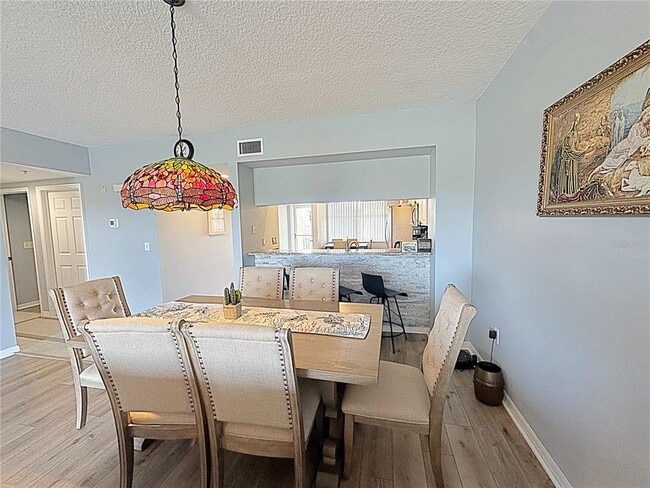 Building Photo - 1200 Country Club Dr