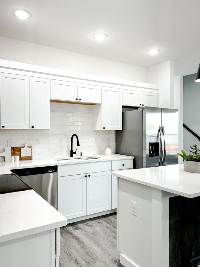 Building Photo - 126 Parris Bridge Rd