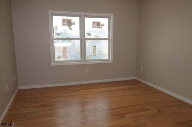 Building Photo - 385 Lafayette St