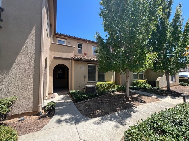 Primary Photo - 3 Bd, 2.5 Ba Condo in Elk Grove