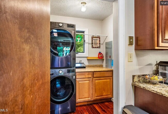 Building Photo - Beautiful & Spacious 3 Bedroom 3 Baths